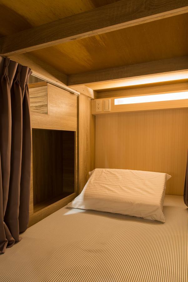 Single Bed in Mixed Dormitory Room